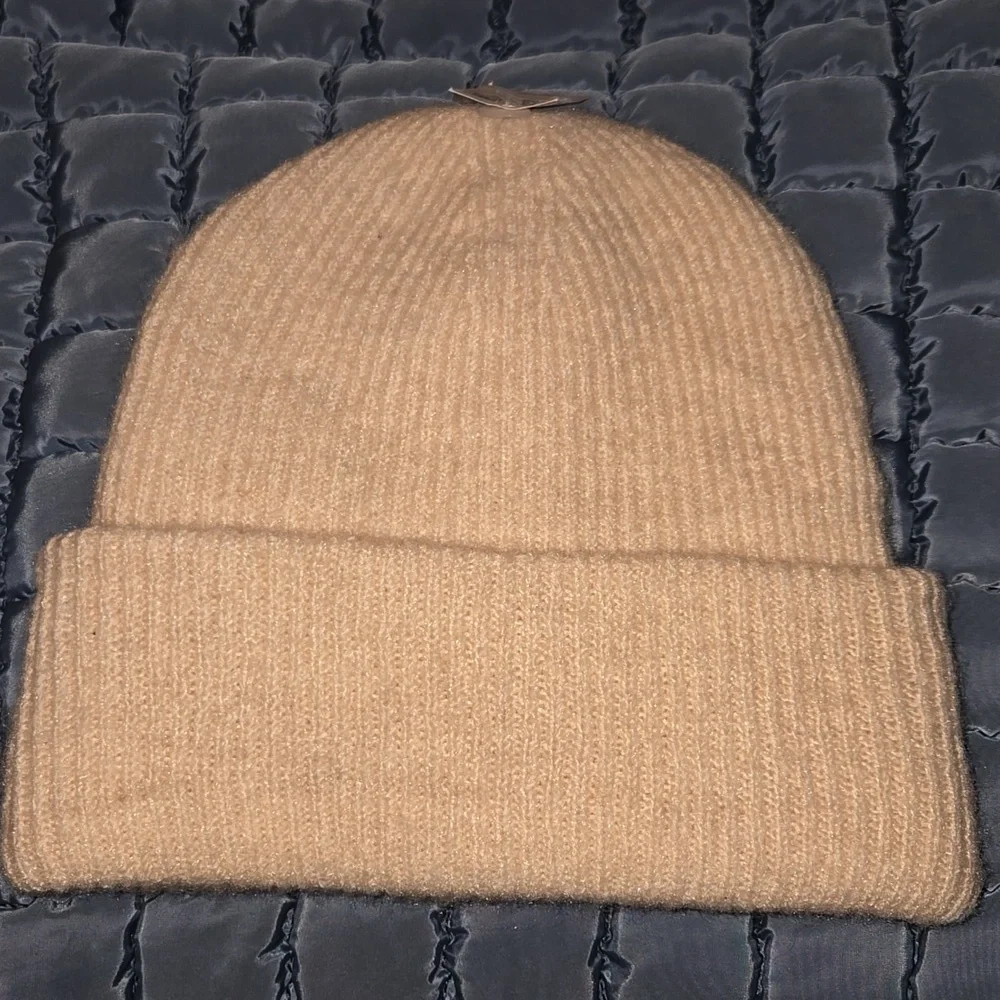 NWT AE American Eagle Knit Beanie Cream Color Unisex One Size